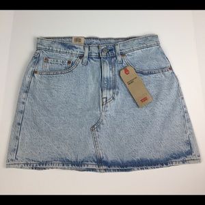 Levi Deconstructed Light Wash Skirt Size 30